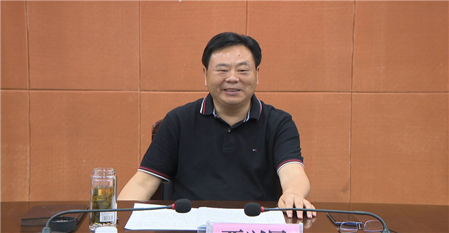 6月16日,我县召开医院改革问题研商会.县委书记贾兴民出席会议.