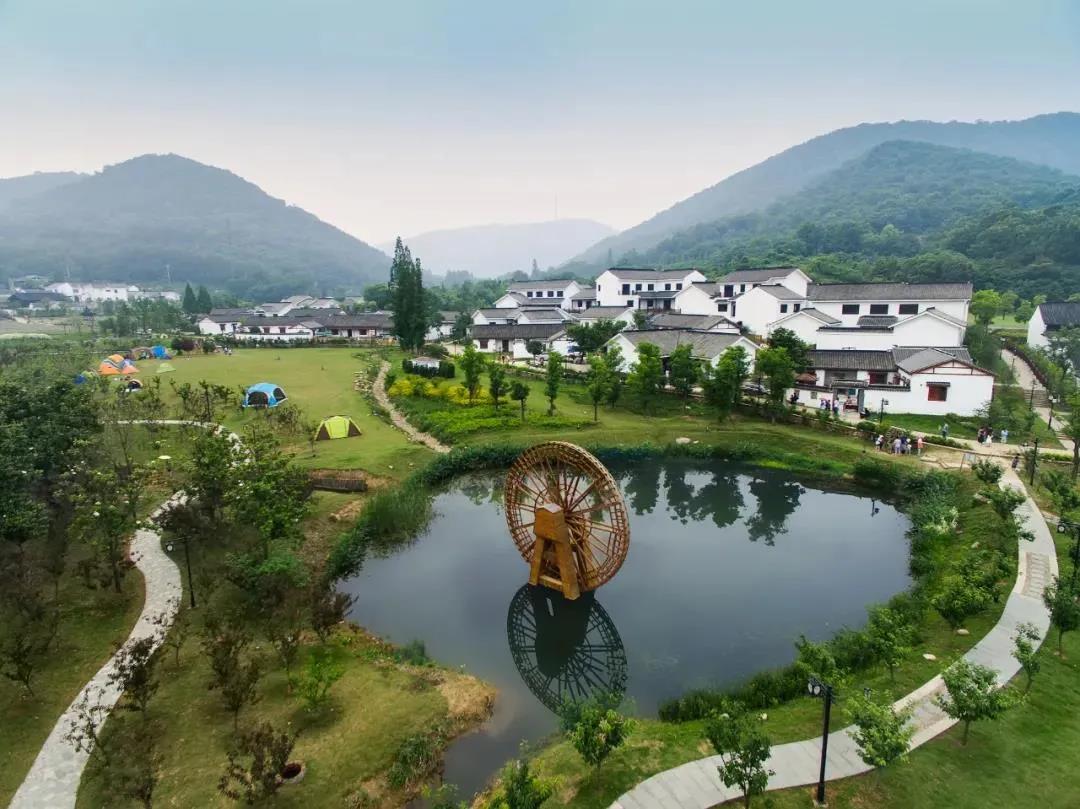 老山脚下,坐落着全国最美村镇——不老村。浦口区供图