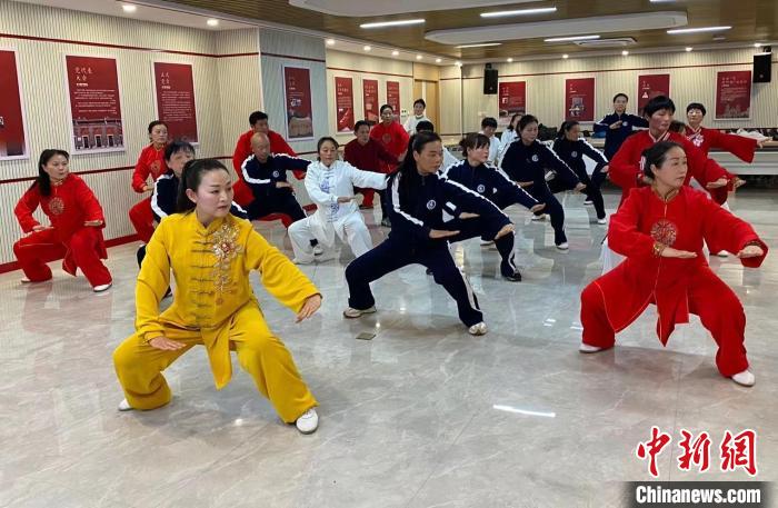 (两会声音)全国人大代表陈静:华佗故乡的“五禽戏”传承者